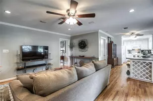 6222 Lindyann Ln, Houston, TX 77008 - Photo 9