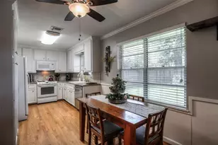 6222 Lindyann Ln, Houston, TX 77008 - Photo 13