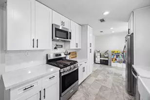 210 Brandywyne Dr, Friendswood, TX 77546 - Photo 9