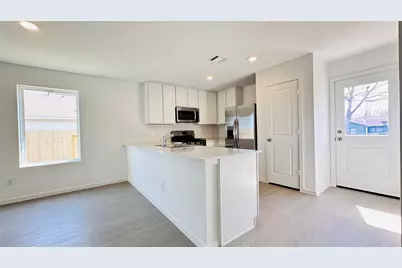 113 Lisa Marie Drive, Angleton, TX 77515 - Photo 9