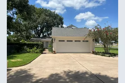 2503 Meadow Lane, El Campo, TX 77437 - Photo 3