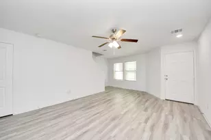 606 Travis St, Baytown, TX 77520 - Photo 7