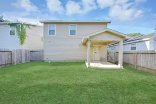 606 Travis St, Baytown, TX 77520 - Photo 25