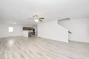 606 Travis St, Baytown, TX 77520 - Photo 7