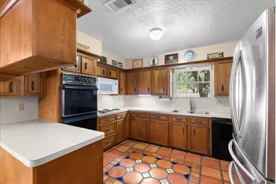 12615 Old River Drive, Mont Belvieu, TX 77523 - Photo 9