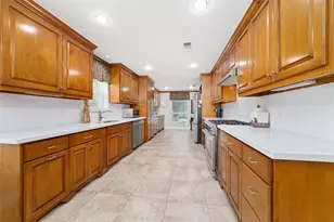 13302 Holston Hills Dr, Houston, TX 77069 - Photo 17