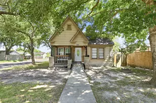 800 E Lobit St, Baytown, TX 77520 - Photo 1