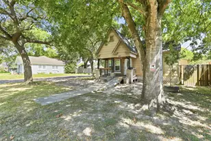 800 E Lobit St, Baytown, TX 77520 - Photo 3
