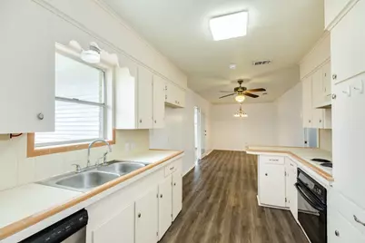 212 Avenue B, Brazoria, TX 77422 - Photo 9