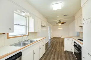 212 Avenue B, Brazoria, TX 77422 - Photo 9