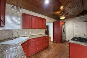 4808 Woodrow Dr, Galveston, TX 77551 - Photo 9