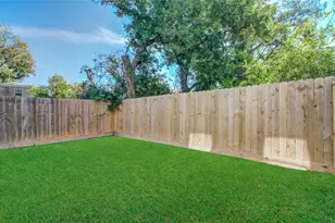 835 S Victory Dr, Houston, TX 77088 - Photo 39