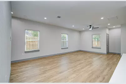 835 S Victory Drive, Houston, TX 77088 - Photo 9