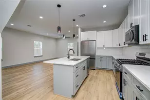 835 S Victory Dr, Houston, TX 77088 - Photo 15