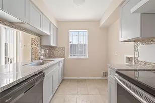 9350 Country Creek Dr, Houston, TX 77036 - Photo 9