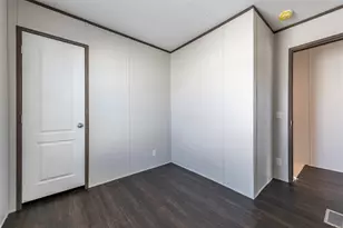 8700 Patricia Ln, Hitchcock, TX 77563 - Photo 13