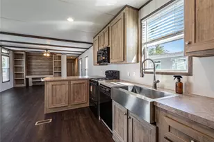8700 Patricia Ln, Hitchcock, TX 77563 - Photo 9