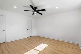 5823 Ettrick Dr, Houston, TX 77035 - Photo 21