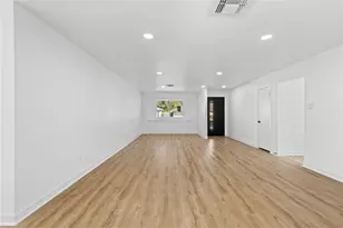 5823 Ettrick Dr, Houston, TX 77035 - Photo 11