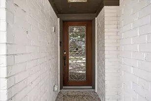 2930 Riata Ln, Houston, TX 77043 - Photo 3