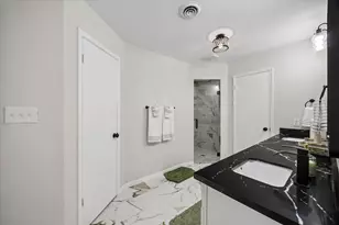 2930 Riata Ln, Houston, TX 77043 - Photo 25