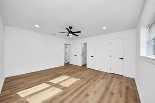 717 Phyllis Ct, Conroe, TX 77303 - Photo 11