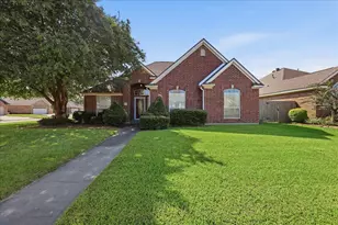 2831 Meadowbrook Ln, Port Neches, TX 77651 - Photo 3