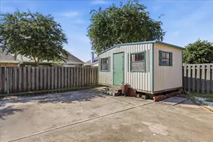 2831 Meadowbrook Ln, Port Neches, TX 77651 - Photo 33