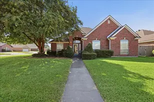 2831 Meadowbrook Ln, Port Neches, TX 77651 - Photo 1