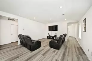 1010 Muscadine Vine Ln, Houston, TX 77090 - Photo 9
