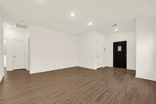 2010 Ballesteros St, Crosby, TX 77532 - Photo 5