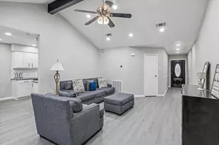 4934 Deerwood Cir, Baytown, TX 77521 - Photo 5