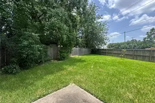 2523 Castle Pl, Stafford, TX 77477 - Photo 25