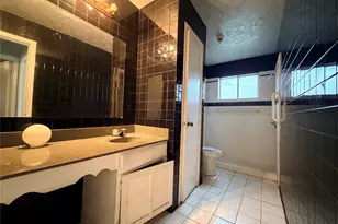 2731 Flintrock Cir, Houston, TX 77067 - Photo 19