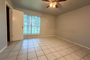 2731 Flintrock Cir, Houston, TX 77067 - Photo 11