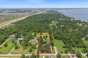 424 Middleton St, Bacliff, TX 77518 - Photo 1