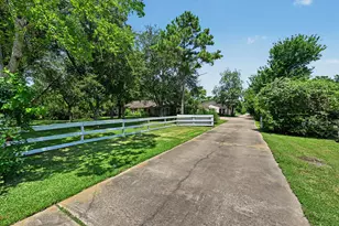 424 Middleton St, Bacliff, TX 77518 - Photo 25
