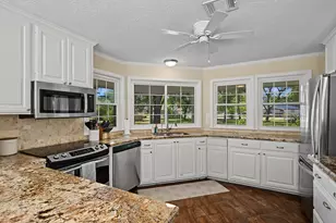 424 Middleton St, Bacliff, TX 77518 - Photo 7