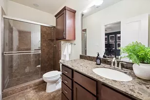 2619 Shady Woods Ln, Houston, TX 77008 - Photo 7