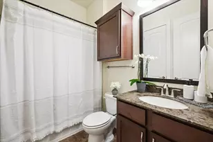 2619 Shady Woods Ln, Houston, TX 77008 - Photo 17