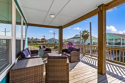 940 Driftwood Drive, Crystal Beach, TX 77650 - Photo 9