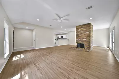 10 Still Corner Place, The Woodlands, TX 77381 - Photo 5