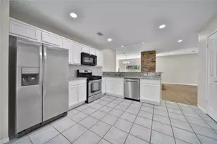 10 Still Corner Pl, The Woodlands, TX 77381 - Photo 3