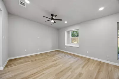 12006 Ashcroft Drive, Houston, TX 77035 - Photo 17