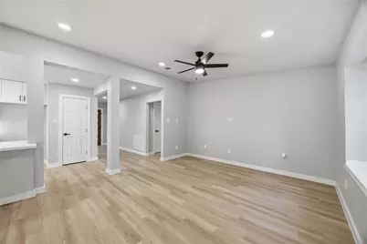 12006 Ashcroft Drive, Houston, TX 77035 - Photo 15