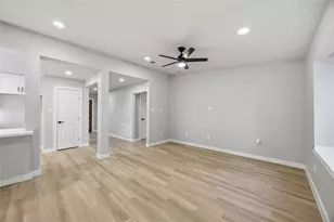 12006 Ashcroft Dr, Houston, TX 77035 - Photo 15