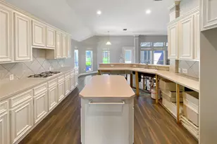 109 Smokey Lake Ln, Dickinson, TX 77539 - Photo 9