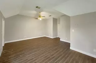 109 Smokey Lake Ln, Dickinson, TX 77539 - Photo 15