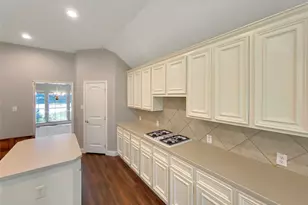 109 Smokey Lake Ln, Dickinson, TX 77539 - Photo 11