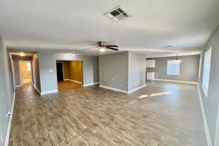 211 Staples Dr, Baytown, TX 77523 - Photo 9